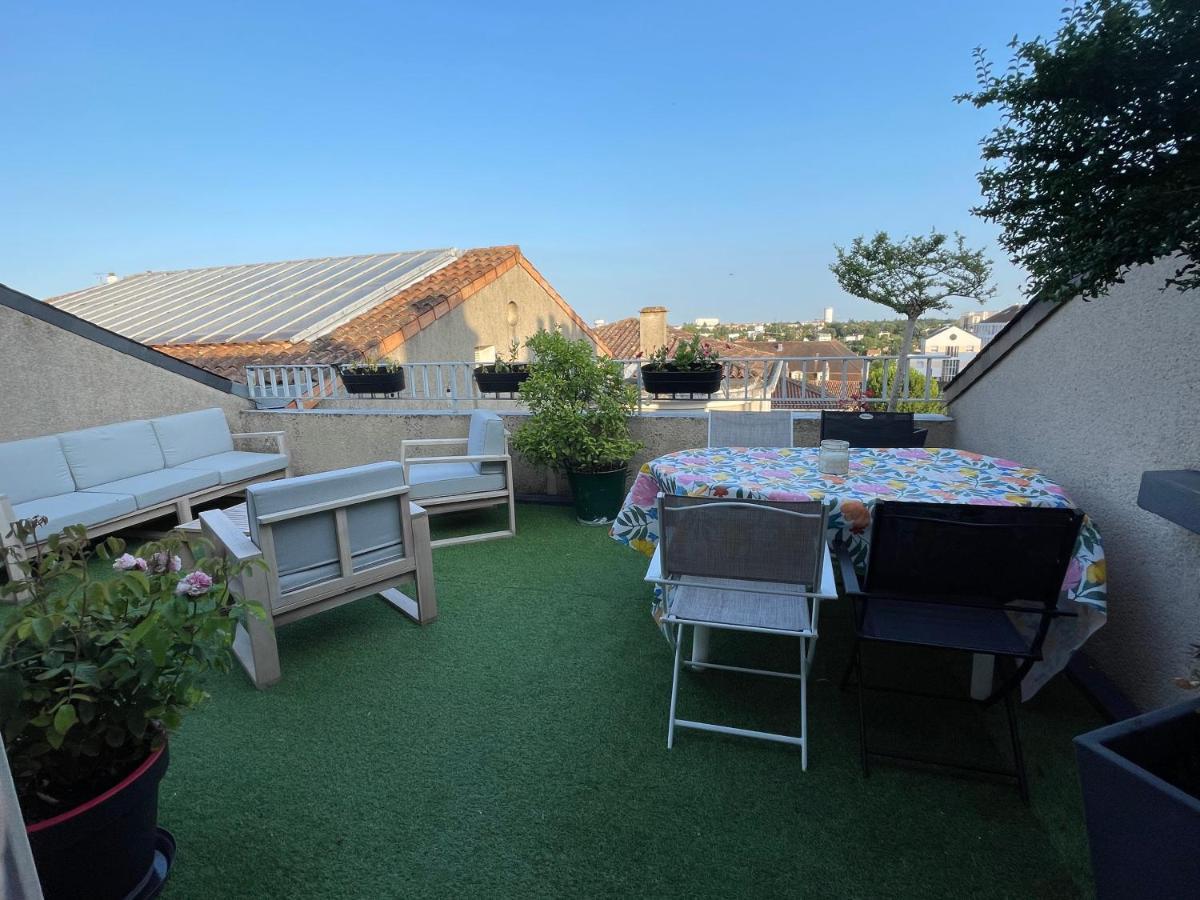 Grand Appartement Hypercentre Avec Terrasse Et Parking بواتييه المظهر الخارجي الصورة